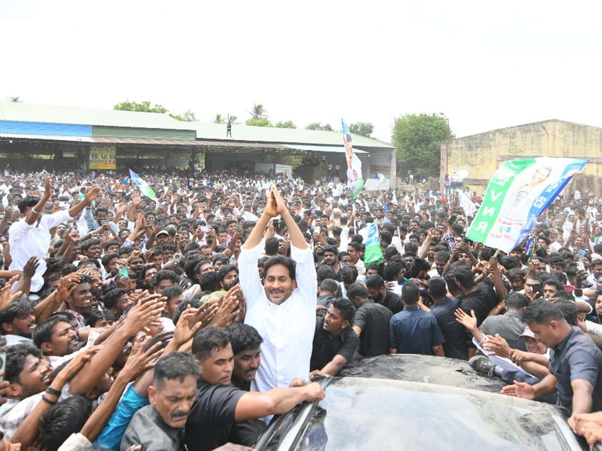 Heavy Public Crowd To Meet YS Jagan At Bangarupalyam Chittoor District Photos13