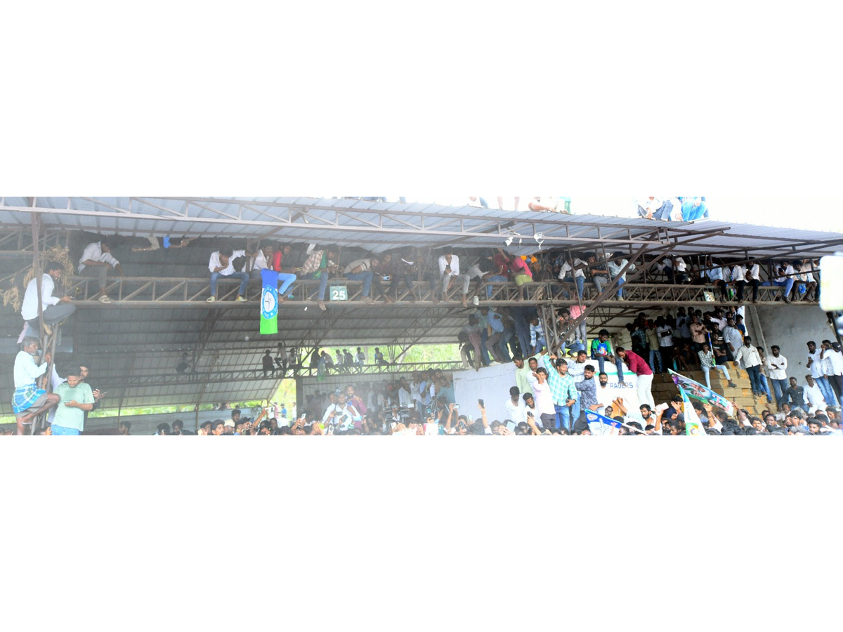 Heavy Public Crowd To Meet YS Jagan At Bangarupalyam Chittoor District Photos26