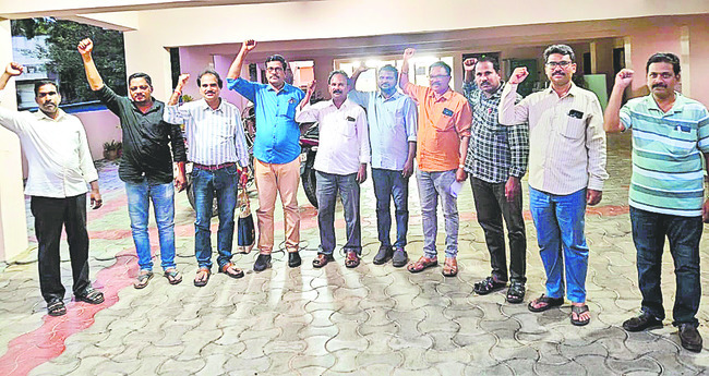 బెల్ట్‌ షాపులు, పర్మిట్‌  రూమ్‌లను తొలగించాలి 1