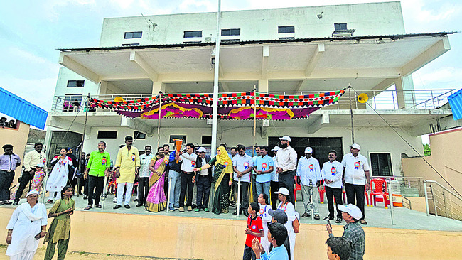 ఇస్రో సందర్శనలో రాయచూరు విద్యార్థులు 4