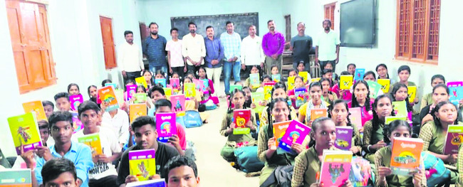ఇస్రో సందర్శనలో రాయచూరు విద్యార్థులు 3