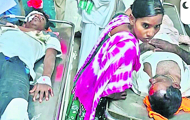 రోడ్డు ప్రమాదంలో 22 మందికి గాయాలు 1