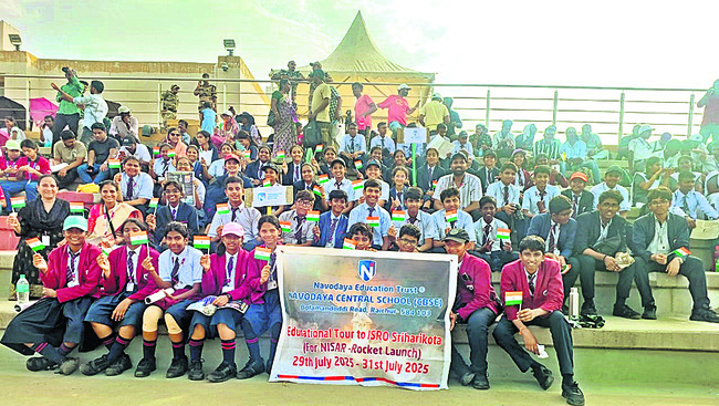 ఇస్రో సందర్శనలో రాయచూరు విద్యార్థులు 2