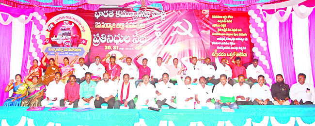 కుక్కను తప్పించబోయి..!1