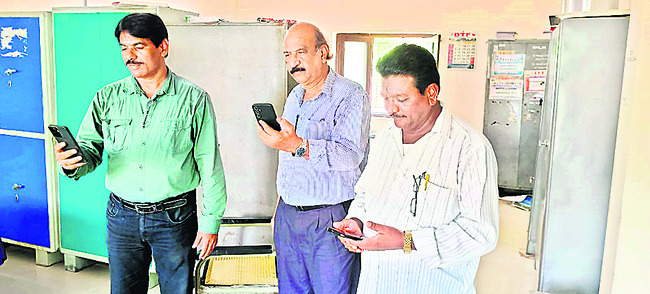 ముఖ చిత్రమే ముఖ్యమిక!1