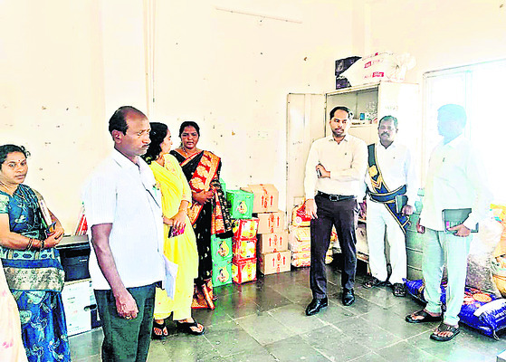లక్ష్య సాధనతో ముందుకు సాగాలి1