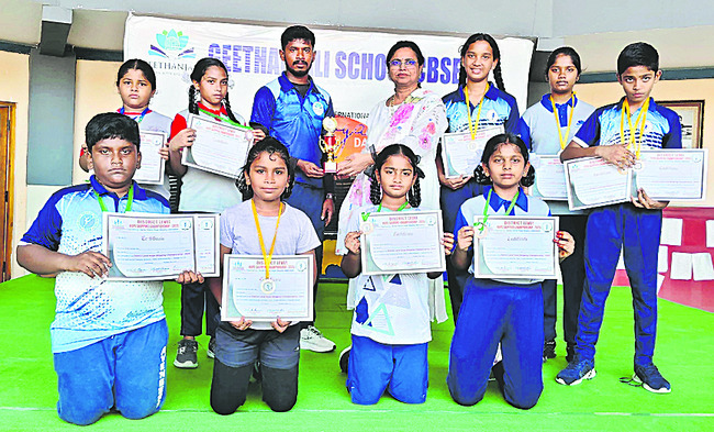 పీ 4పై అధికారులకు సూచించిన కలెక్టర్ పి.అరుణ్ బాబు 1