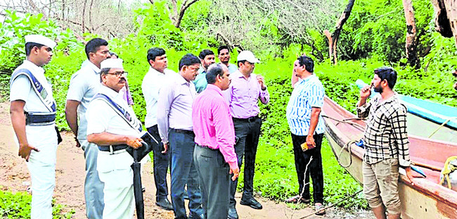 వరద ప్రవాహంపై అప్రమత్తంగా ఉండాలి1