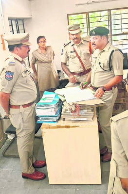 ఫిర్యాదుదారులతో మర్యాదగా ప్రవర్తించాలి
2
