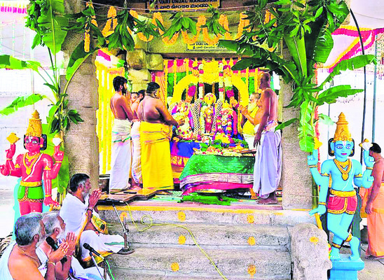 అంగరంగ వైభవంగా రామయ్య పట్టాభిషేకం 1