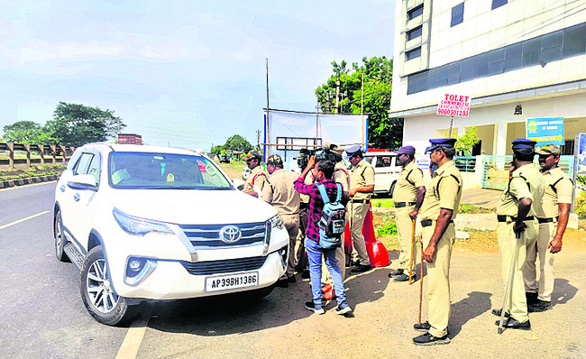 అనుమతులున్నా.. అడ్డుకొని
1