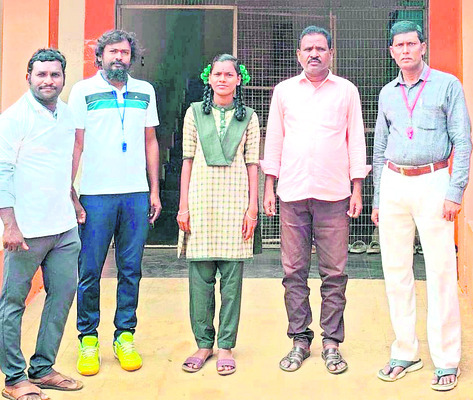 కూటమి నేత ఇంటి వద్దే ఇసుక విక్రయాలు 2