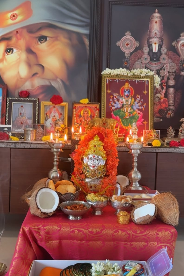 Surekha Vani And Her Daughter Supritha Performs Puja On Sravana Sukravaram Photos4
