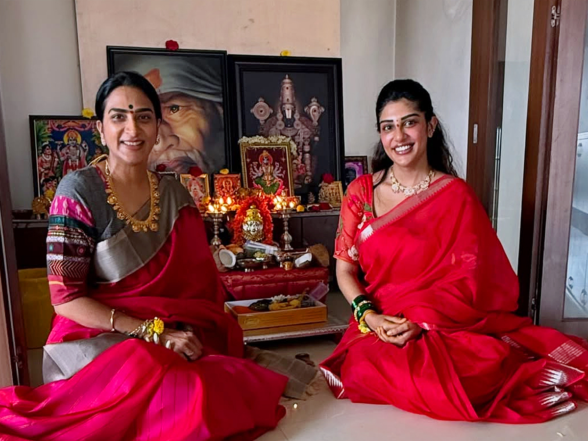 Surekha Vani And Her Daughter Supritha Performs Puja On Sravana Sukravaram Photos6