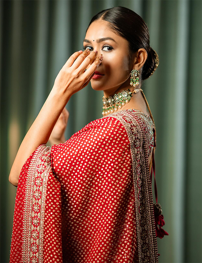 Tollywood Actress Mrunal Thakur Birthday Special Photos21