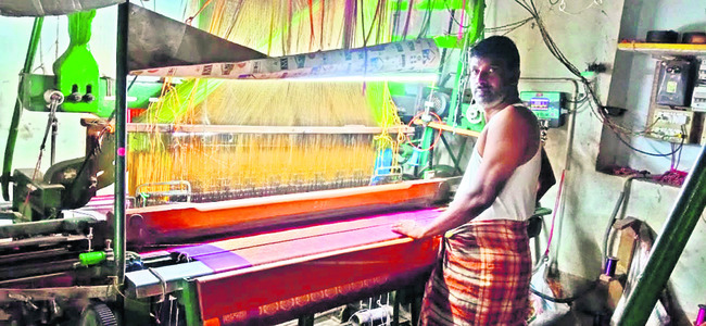 తెగిన పోగులు.. మారని బతుకులు 1