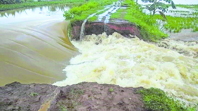 కన్నీటి వరదకు కట్టడేదీ!1