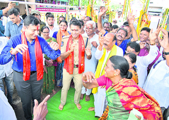 కుమురంభీం స్ఫూర్తితో పని చేయాలి1