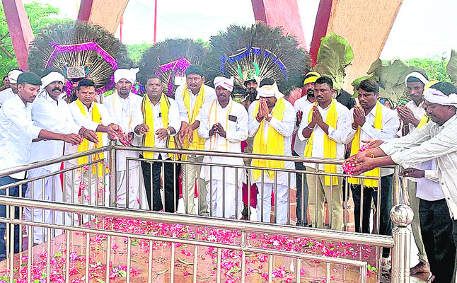 ఆదివాసీల అభివృద్ధికి నిరంతర కృషి2