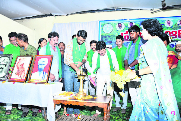 ఆదివాసీ సంస్కృతిని పరిరక్షించాలి1