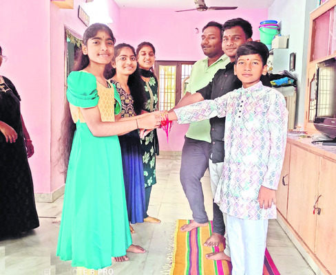 ఇంటింటా వెల్లివిరిసిన ఆత్మీయ బంధం
1