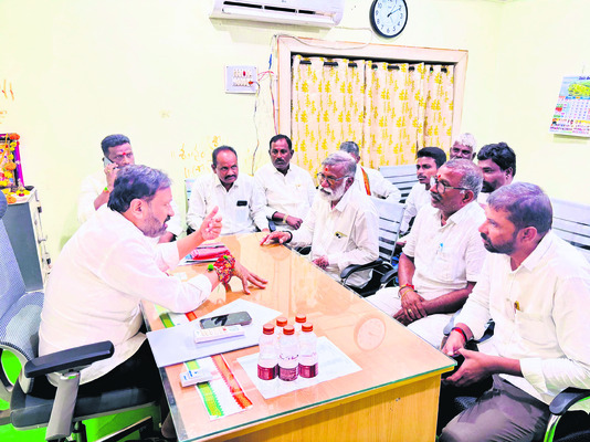 కాంగ్రెస్‌ పార్టీ నేతలతో ఎమ్మెల్యే సమావేశం 1