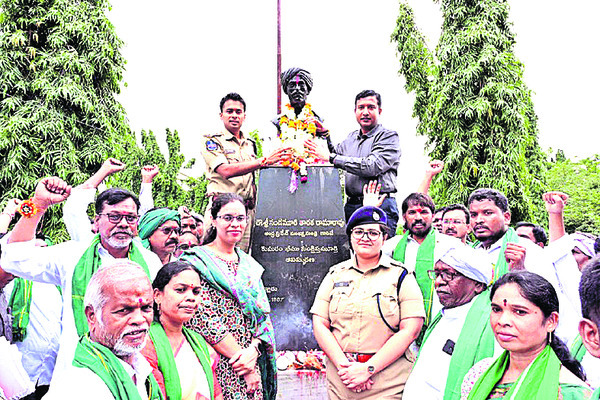 ఆదివాసీ సంప్రదాయాలు భావితరాలకు అందించాలి1