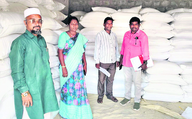 నెలకు 913 టన్నుల బియ్యం పక్కదారి 2