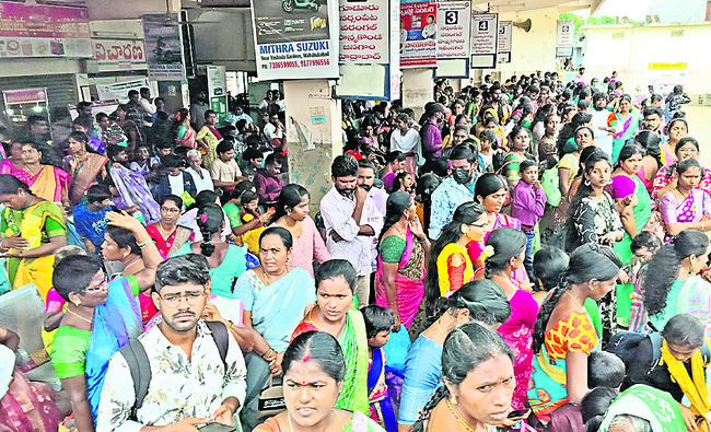‘రాఖీ’ రద్దీ1
