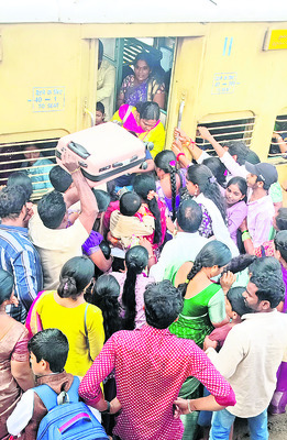 ‘రాఖీ’ రద్దీ2