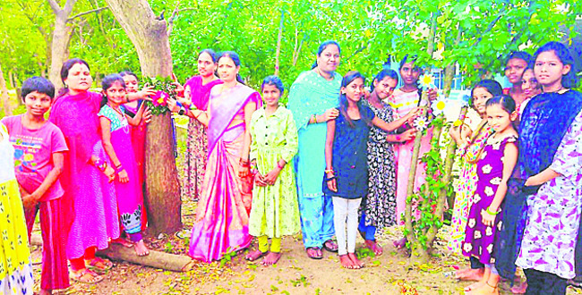 రాఖీ సంబరం1