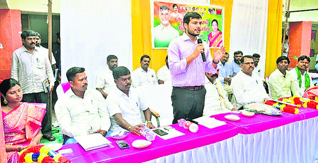ఆదివాసీలు సమాజానికే ఆదర్శం
3