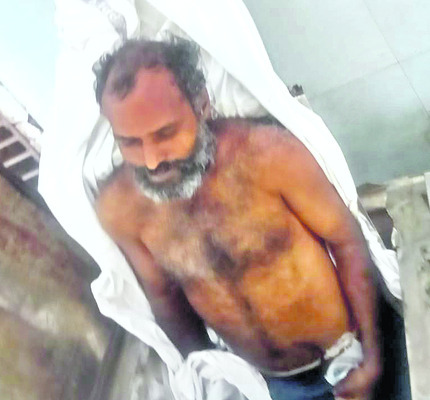 అప్పుల బాధతో వ్యక్తి ఆత్మహత్య   1