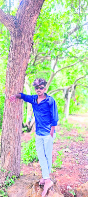 గిరిజన ఆశ్రమ హాస్టల్ బాత్రూమ్లకు డోర్లు
1