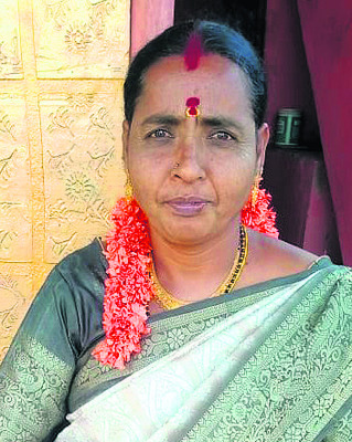 ట్రాక్టర్‌ ఒరిగి ఇద్దరు కూలీలు దుర్మరణం   3