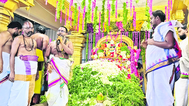 నృసింహునికి తులసీ దళార్చన1
