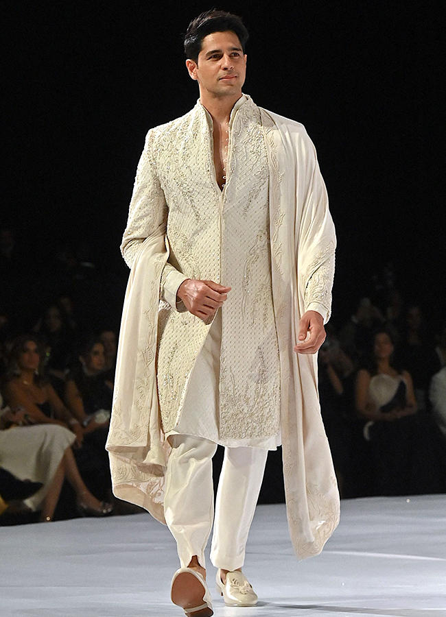 Fashion Designer Gaurav Gupta Bridal Couture Show Photos15