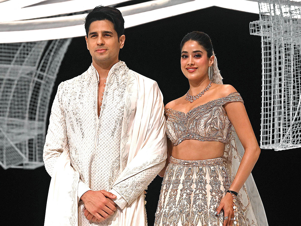 Fashion Designer Gaurav Gupta Bridal Couture Show Photos24