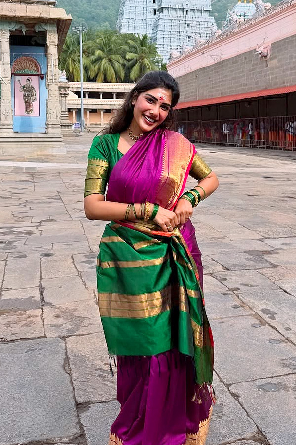 Surekha Vani With Daughter Supritha Visits Arunachalam Temple Photos9