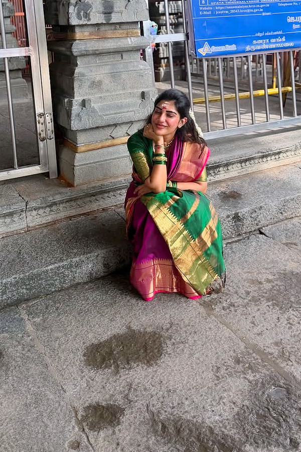 Surekha Vani With Daughter Supritha Visits Arunachalam Temple Photos10