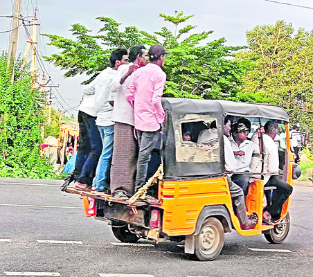 ఉచితం సరే.. అసలు బస్సే లేదే!1