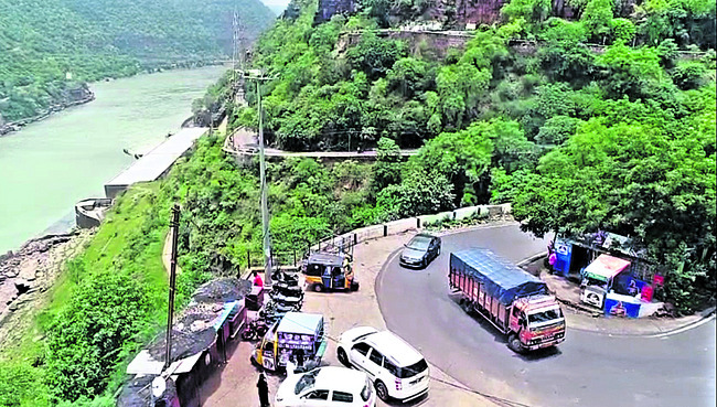 డ్రోన్తో ట్రాఫిక్ నియంత్రణ1