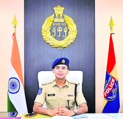 సైబర్‌ నేరాలపై   అప్రమత్తంగా ఉండాలి●2