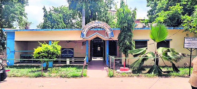 పూల మాటున ‘పచ్చ’ డ్రామా!1