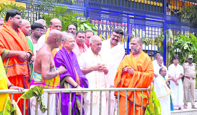 కొనసాగుతున్న ఆరాధనోత్సవాలు 1
