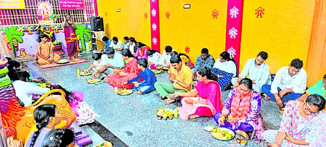 ముత్యాలమ్మకు  కరెన్సీ నోట్ల అలంకరణ 1