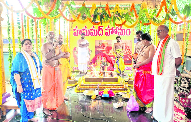 గుబ్బల మంగమ్మతల్లి గుడికి పోటెత్తిన భక్తులు  
2