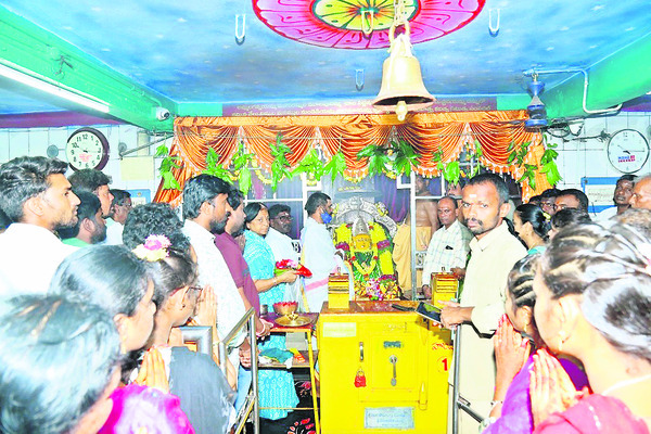 రామయ్యకు  సువర్ణ పుష్పార్చన2