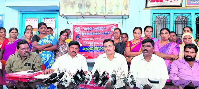 వైఎస్సార్‌సీపీలో మహిళలకు సముచిత గౌరవం 1