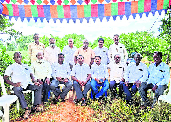 సోదరుడికి రాఖీ కట్టేందుకు వచ్చి..1